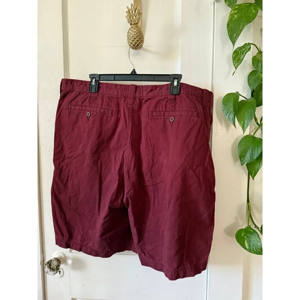 St. John’s Bay men’s size 44 maroon shorts